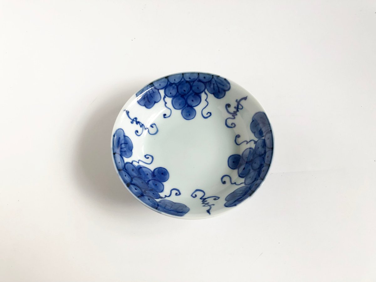 有田焼 其泉 染付 手描きぶどう文 浅鉢〈新品〉 | 器屋 HAKOBE