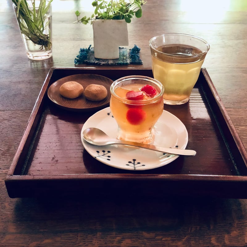 伊勢春慶 胡桃脚膳 岡村長四郎 〈古物〉 | 器屋 HAKOBE