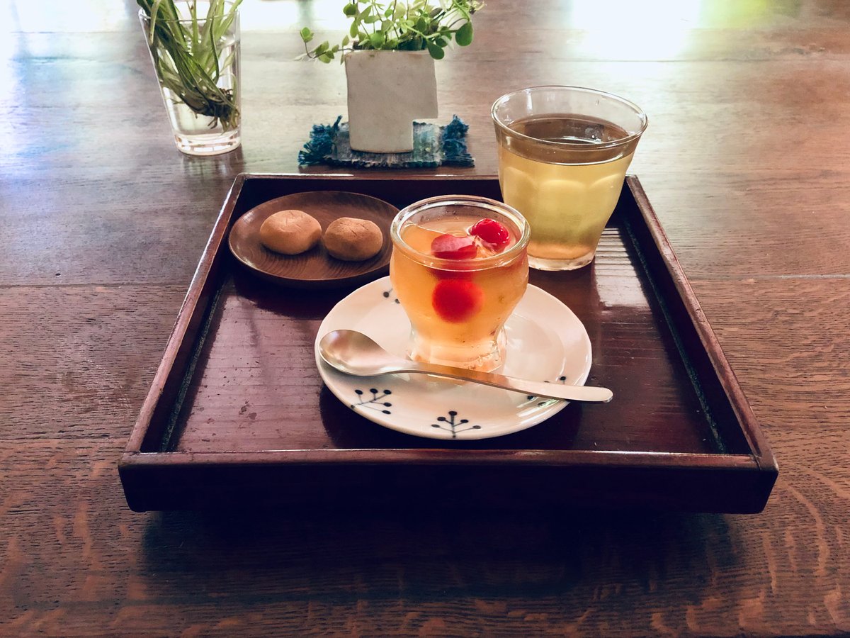 伊勢春慶 胡桃脚膳 岡村長四郎 〈古物〉 | 器屋 HAKOBE