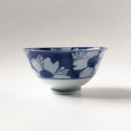 有田焼 青花 花濃 3.5寸 反飯碗〈新品〉