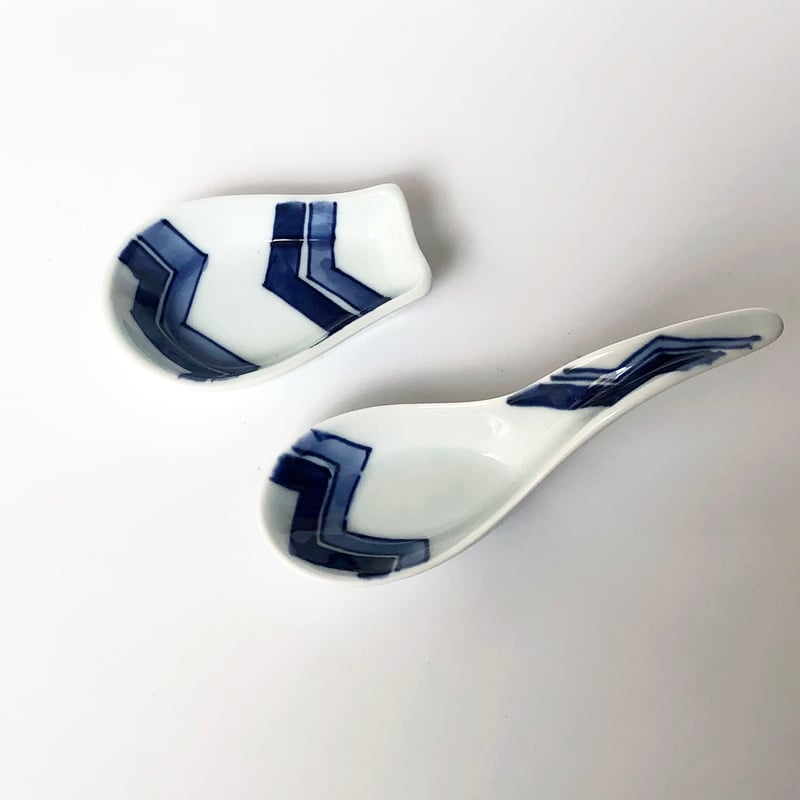 有田焼 青花 江戸紋 長丸レンゲ（台皿付）2セット〈新品〉 | 器屋 HAKOBE