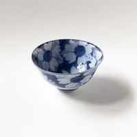 有田焼 青花 花濃 3.5寸 反飯碗〈新品〉