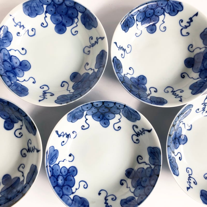 有田焼 其泉 染付 手描きぶどう文 浅鉢〈新品〉 | 器屋 HAKOBE