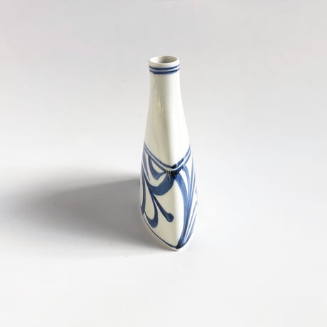 砥部焼 梅山窯 ワインボトル（小） 唐草 蓋なし〈新品〉
