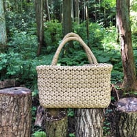 花結び編みのかごバッグ（4本幅）ナチュラル〈新品〉