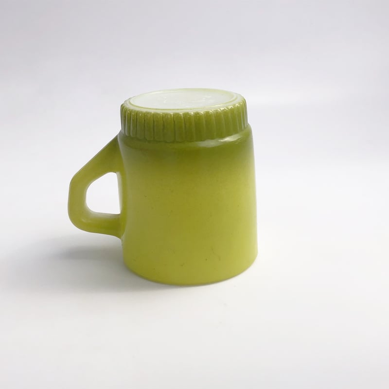 ファイヤーキング ミルクガラスマグ 黄緑×緑グラデーション〈古物