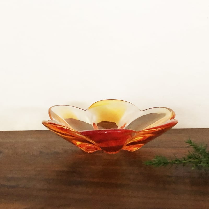 花型ガラス デザート皿 2セット〈古物〉 | 器屋 HAKOBE