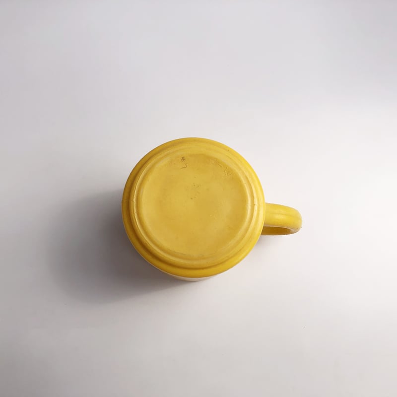 ヘーゼルアトラス ミルクガラスマグ 黄〈古物〉 | 器屋 HAKOBE