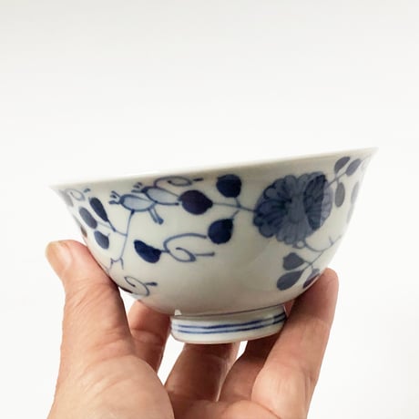 有田焼 青花 ばら絵 3.5寸 反飯碗〈新品〉