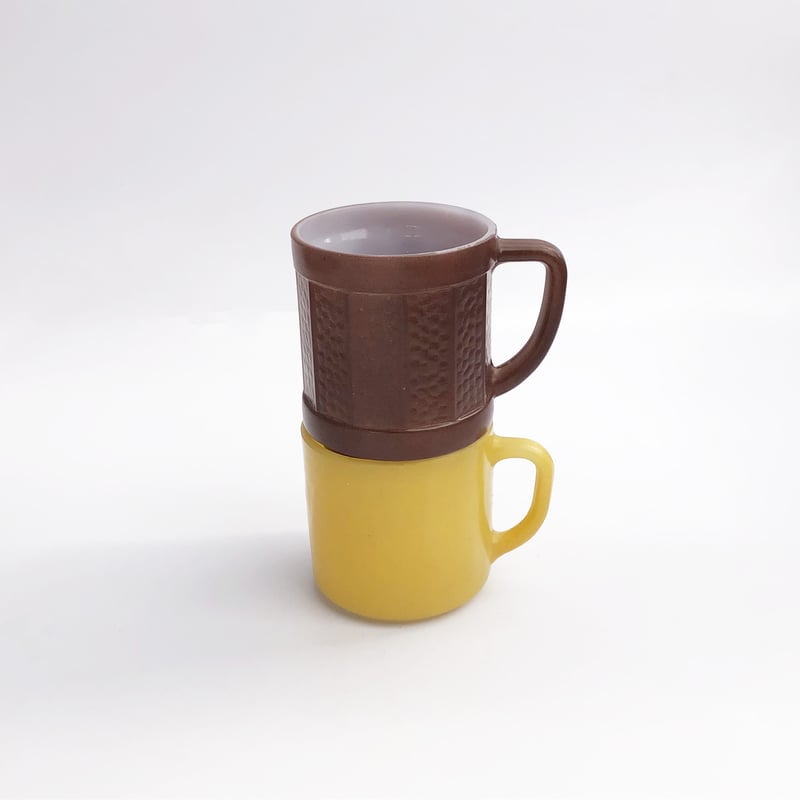 フェデラル ミルクガラスマグ こげ茶〈古物〉 | 器屋 HAKOBE