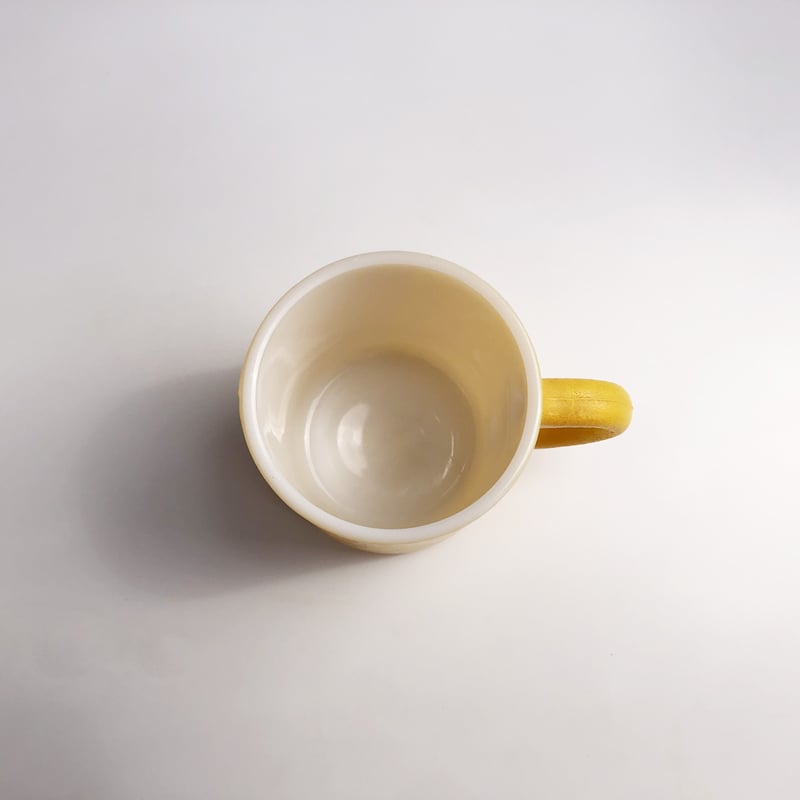 ヘーゼルアトラス ミルクガラスマグ 黄〈古物〉 | 器屋 HAKOBE