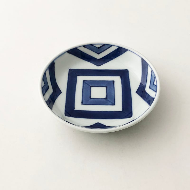 有田焼 青花 江戸紋 渕上り4寸皿〈新品〉 | 器屋 HAKOBE