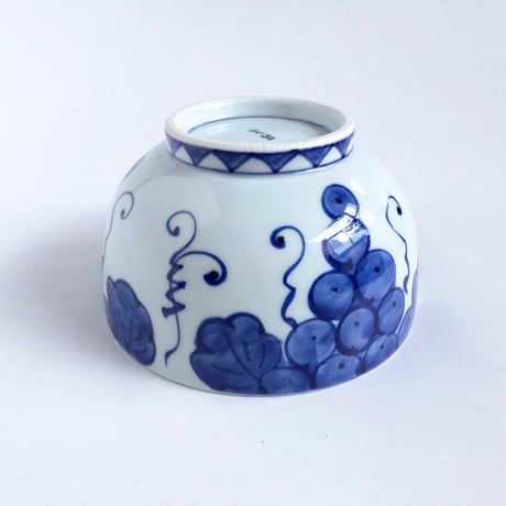 有田焼 其泉 染付 手描きぶどう文 麺鉢〈新品〉