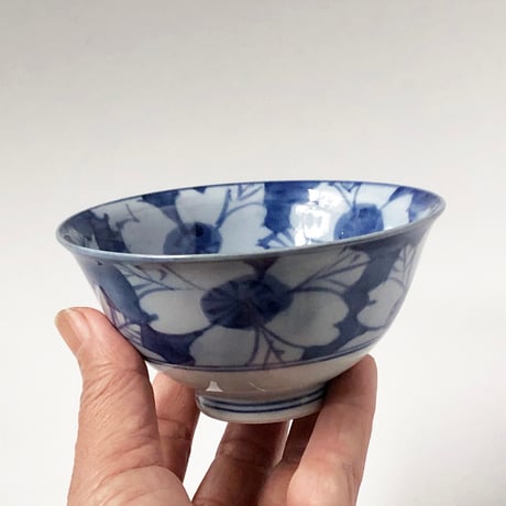 有田焼 青花 花濃 3.5寸 反飯碗〈新品〉