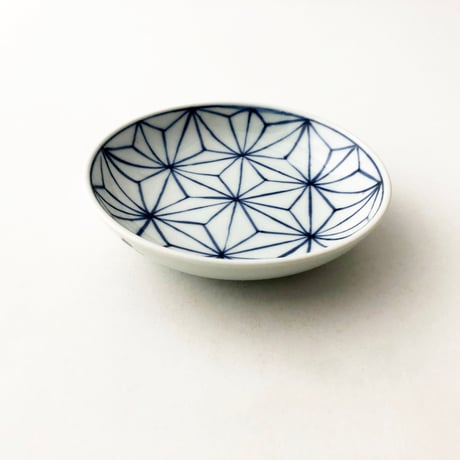 有田焼 青花 麻の葉 3.6寸深小皿〈新品〉