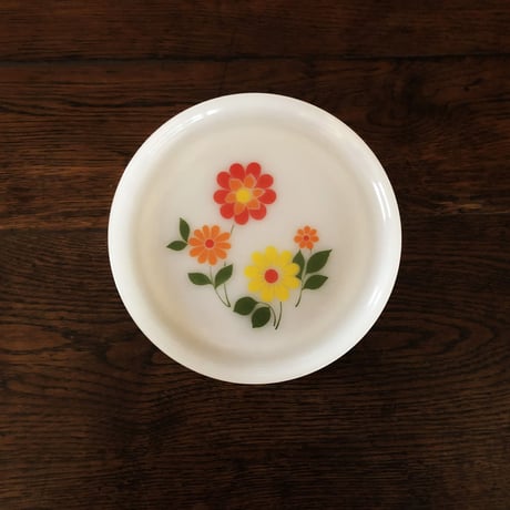 アルコパル ミルクガラス 花柄デザート皿 2セット〈古物〉