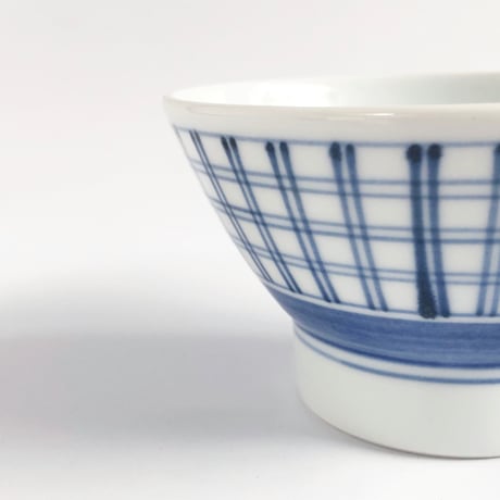 砥部焼 梅山窯 飯碗 くらわんか 格子呉須巻〈新品〉