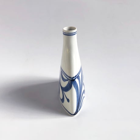 砥部焼 梅山窯 ワインボトル（小） 唐草 蓋なし〈新品〉