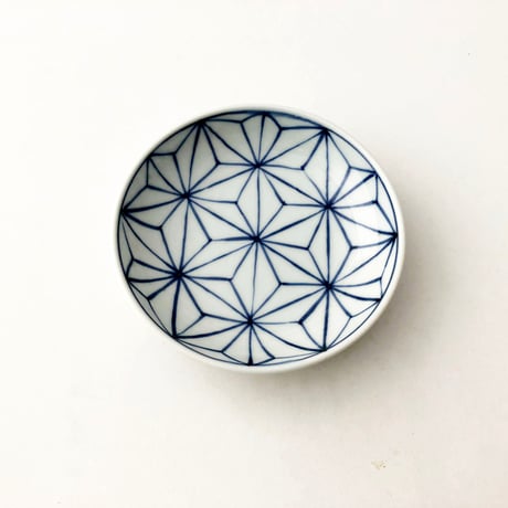 有田焼 青花 麻の葉 3.6寸深小皿〈新品〉