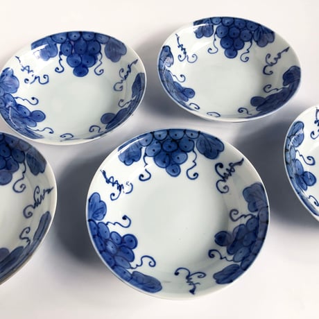 有田焼 其泉 染付 手描きぶどう文 浅鉢〈新品〉