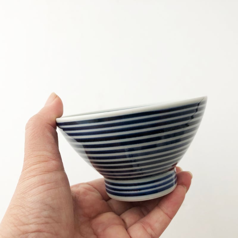 青い陶器製茶碗 波佐見焼 藍駒 茶碗〈新品〉 | 器屋 HAKOBE