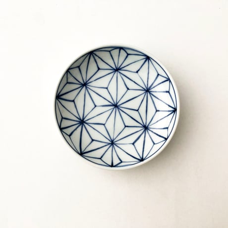 有田焼 青花 麻の葉 3.6寸深小皿〈新品〉