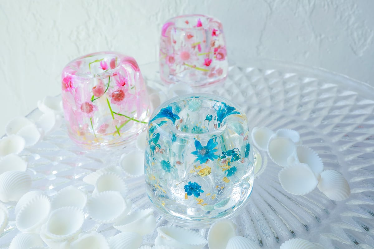 本物のお花を散りばめた固まるハーバリウムペン立て＆歯ブラシ ピンク2