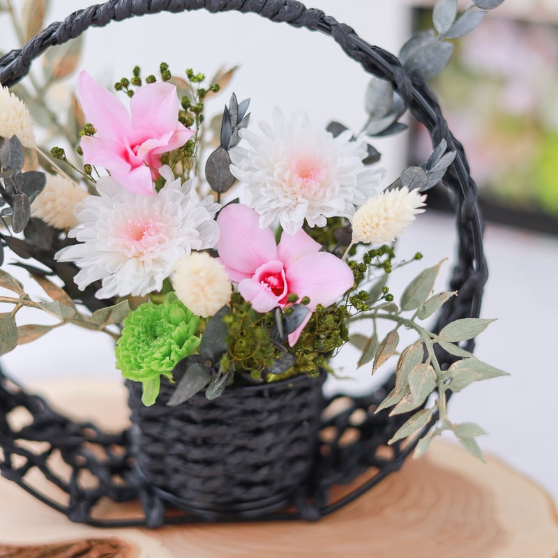 希少なプリザ（枯れない生花）の菊とデンファレをアレンジした　和風アレンジ 希少なプリザ（枯れない生花）の菊とデンファレをアレンジした 和風