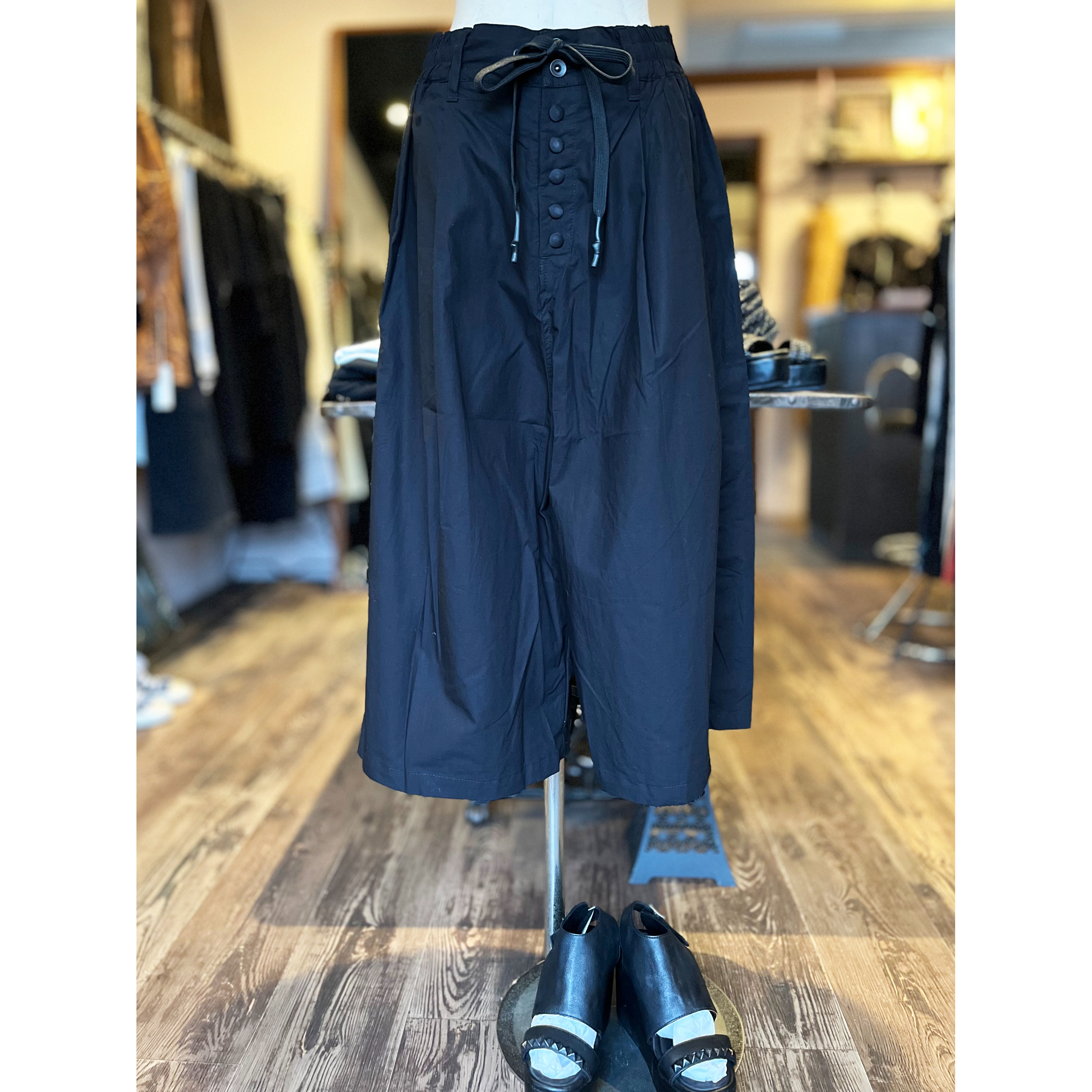 KMRii ・ケムリ・Cotton Wide Tuck Pants・ワイドクロップドパンツ |