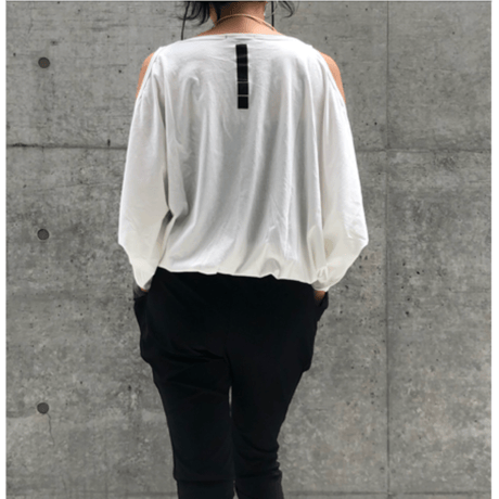 KMRii ・ケムリ・Open Shoulder Cut・カットソー