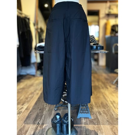 KMRii ・ケムリ・Cotton Wide Tuck Pants・ワイドクロップドパンツ