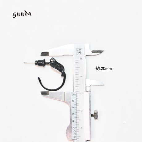 gunda ・ガンダ・STEALTH HOOP/PI/Matte Black・シングルピアス