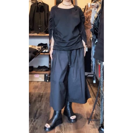 KMRii ・ケムリ・Cotton Wide Tuck Pants・ワイドクロップドパンツ