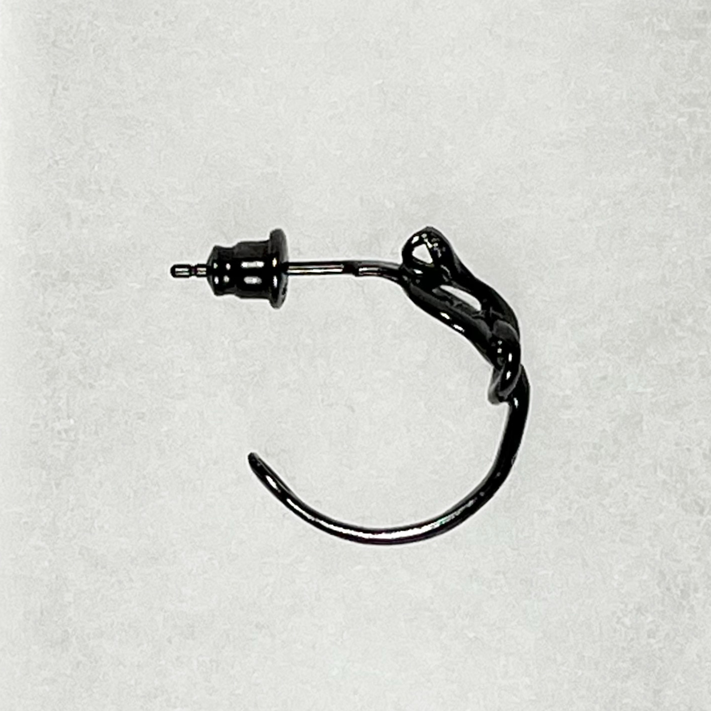 gunda ・ガンダ・STEALTH HOOP/PI・シングルピアス・再入荷 | MEGA
