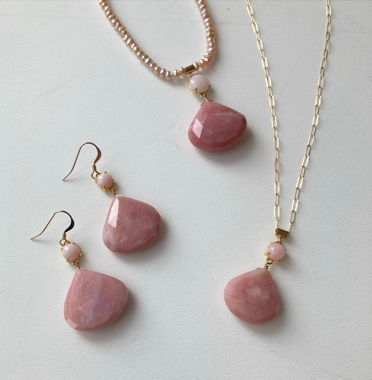 ピンクオパールの大粒ドロップピアス (イヤリングへの変更可） | su-py