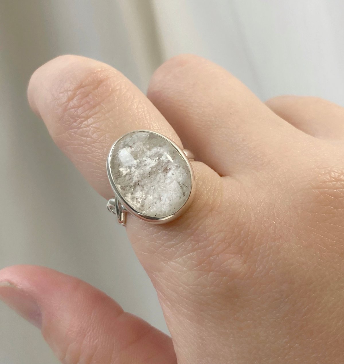 ✰未使用✰ホワイトガーデンクォーツ✰シルバーリング✰フリーサイズ✰ ホワイトガーデンクォーツリング（ブラックトルマリン入）/ SV925 | su-py