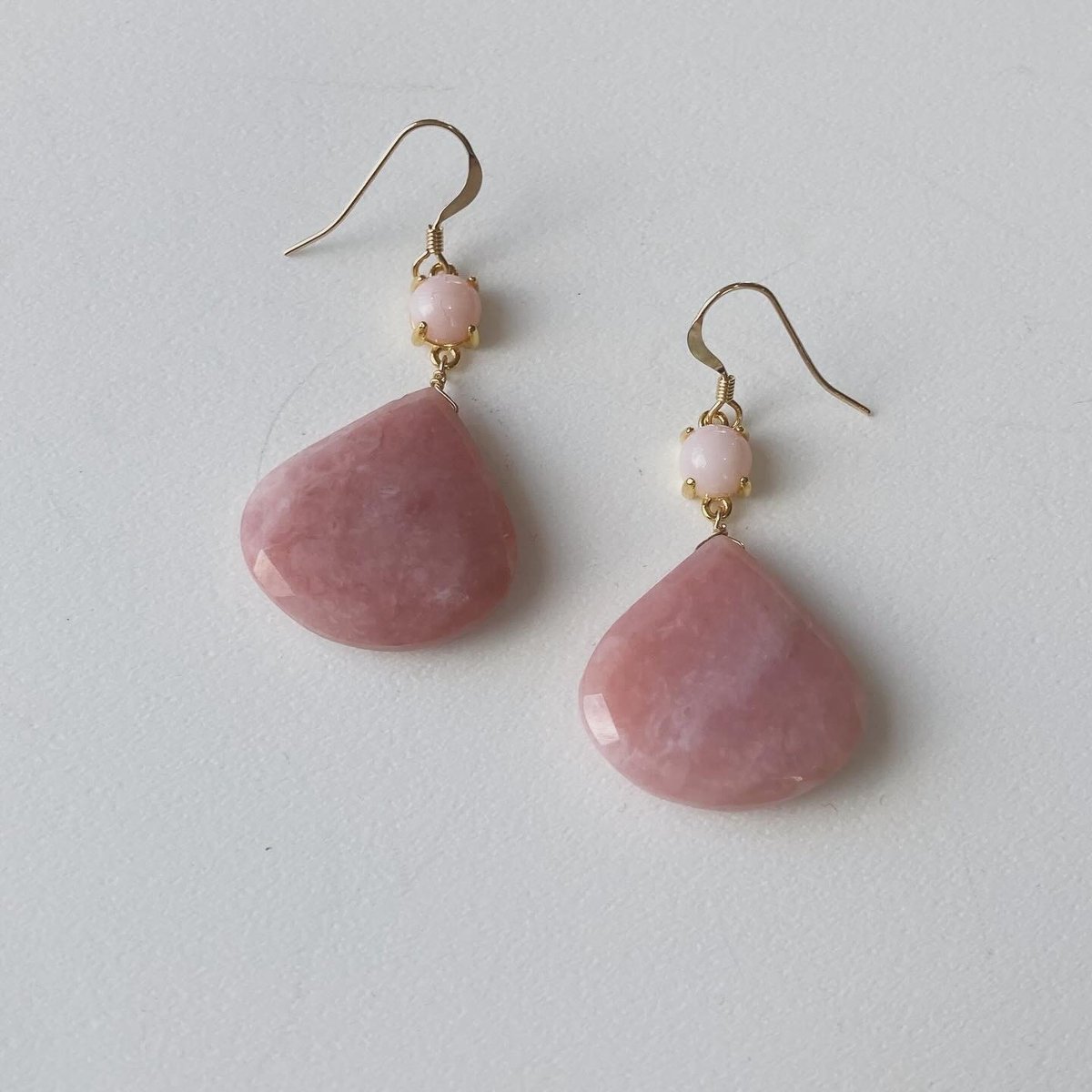 1点作品☆ 希少石ピンクオパールピアス　イヤリングに変更可能☺︎ ピンクオパールの大粒ドロップピアス (イヤリングへの変更可） | su-py