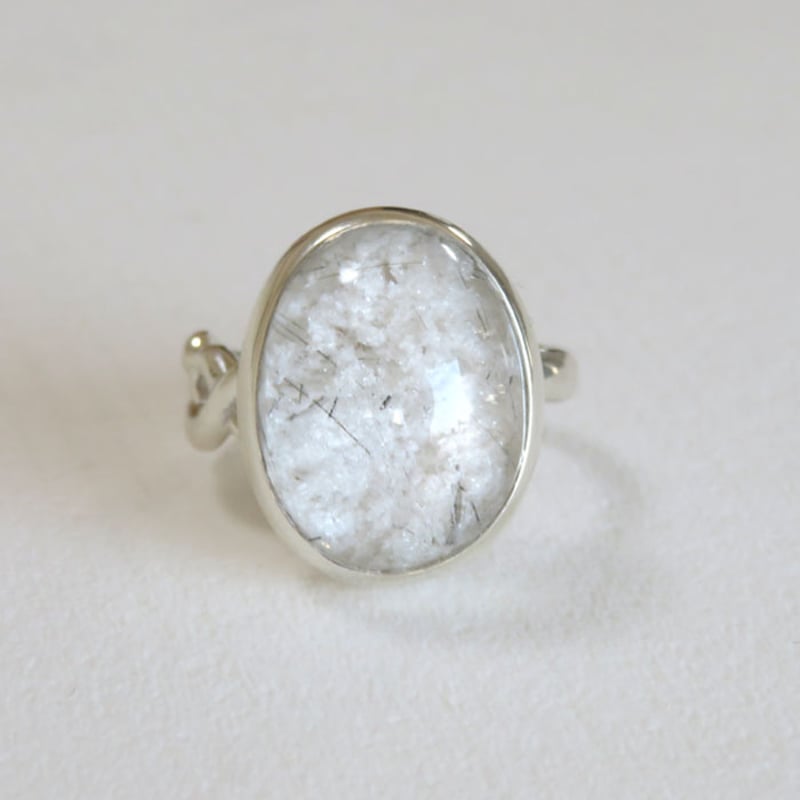 ホワイトガーデンクォーツリング（ブラックルチル入）/ SV925 | su-py