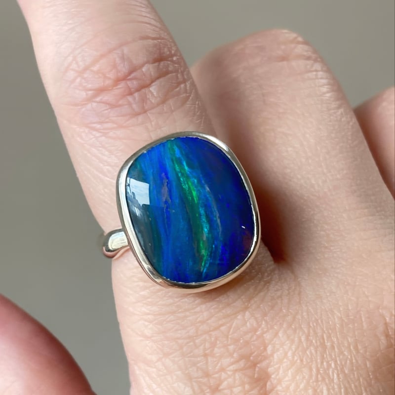 幅広のブラックオパールリング Black Opal K18ブラックオパール ダイヤモンドリング (NO.38332