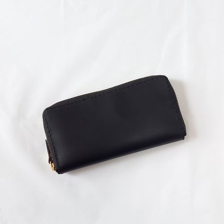 黒のお色の長財布(ファスナータイプ)