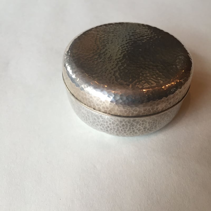 純銀製 ボンボニエール 福禄寿 真珠摘 槌目蓋物 ヤンポ 約184g　M665 竹影堂 造】純銀 やんぽ（ボンボニエール） | かざりや 鐐 | 京