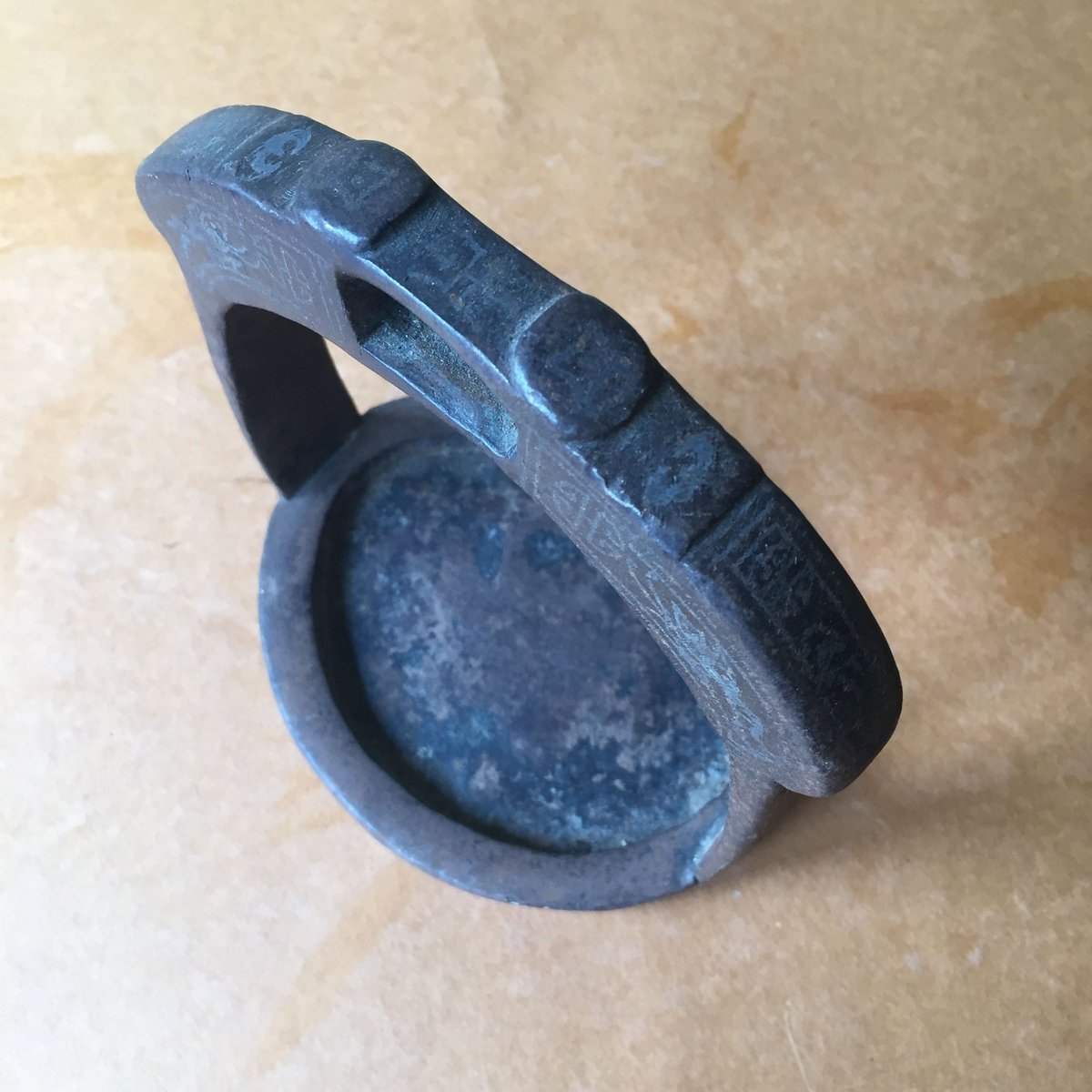 骨董 鎧 あぶみ 鉄製 武具 馬具 花器 飾り物 K711 Japan vintage