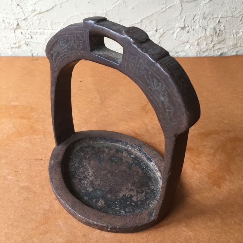 Japan vintage 鉄製 馬具 鐙 あぶみ 洋鐙 花入 花台 花器 | Kica