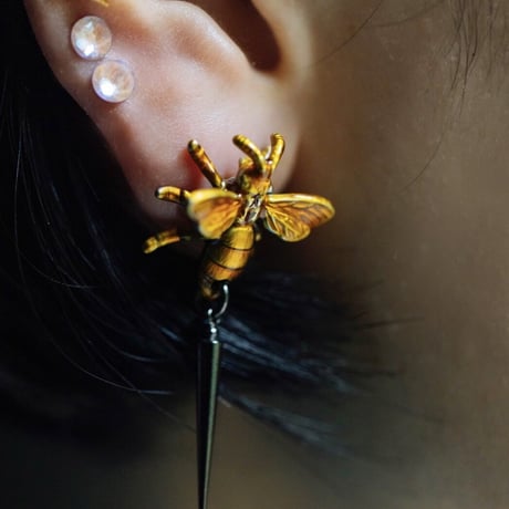 Pin Bee Earring