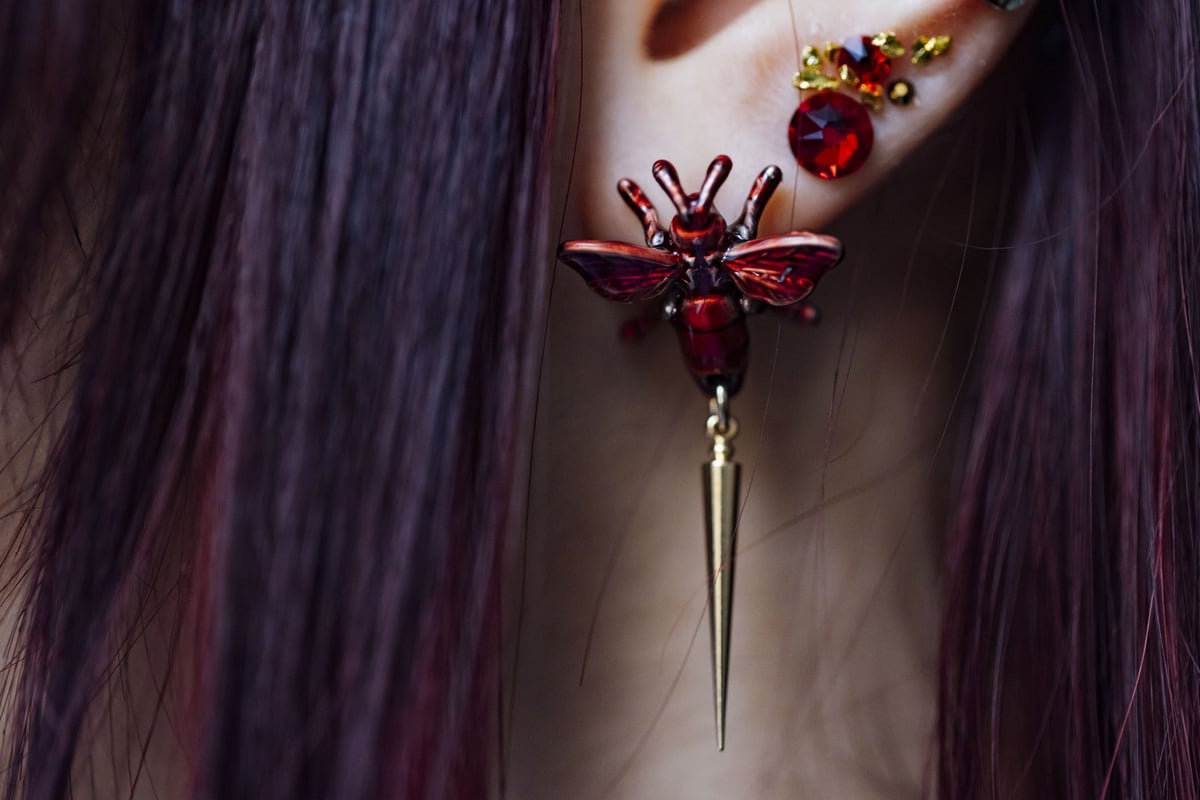 Pin Bee Earring | ha | za | ma (overseas) Pin Bee Earring | ha | za | ma (overseas)
