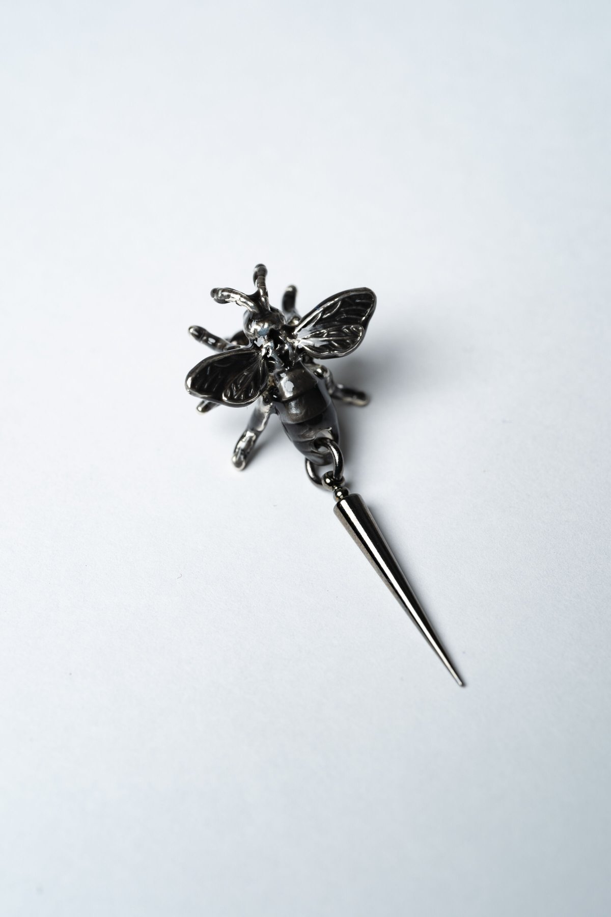 Pin Bee Earring | ha | za | ma (overseas)