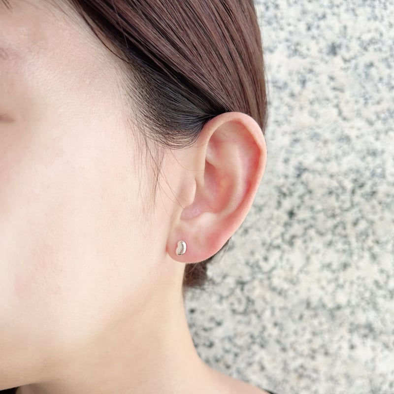 s*o様 新品　Pt900 ビーンズ ピアス プラチナ ミニピアス　　プレゼント PT900 ピアス (ビーンズ) | VERITEOnline-Shop｜ラグジュアリー