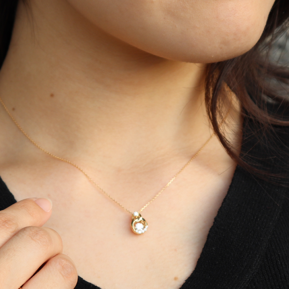 QIREINI K18YG ダイヤモンドネックレス（ダンシングストーン