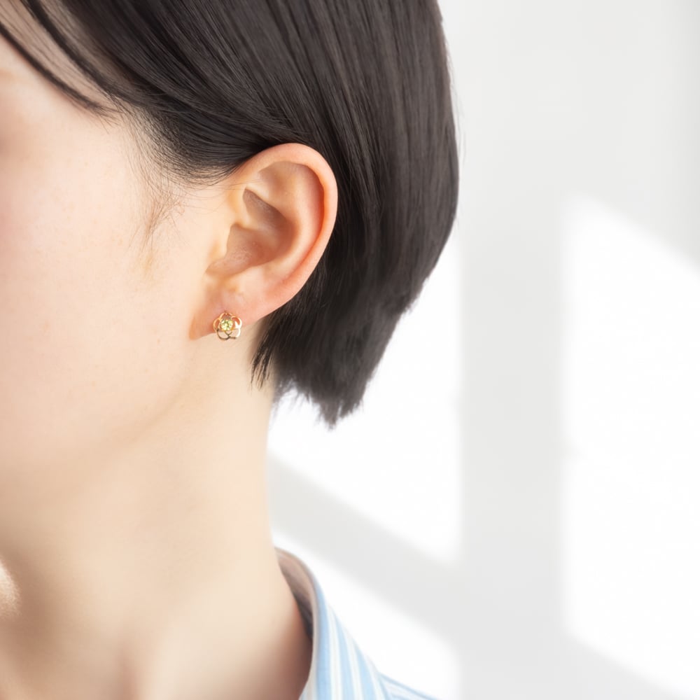 K10YG ペリドット ピアス（カメリア） 124208060391 | VERITEOnli