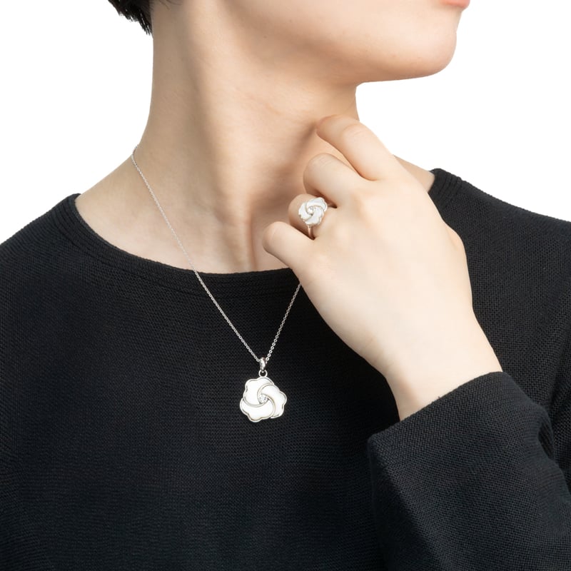 ホワイトシェルネックレス ヴァンドーム青山 ホワイトシェル